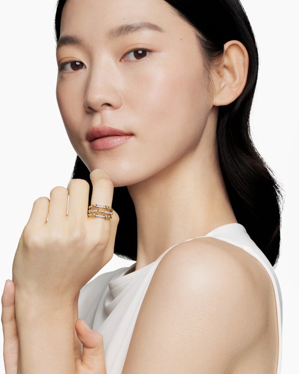 Bague Petite Helena à trois rangs enveloppante en or jaune 18 carats avec diamants, 12 mm