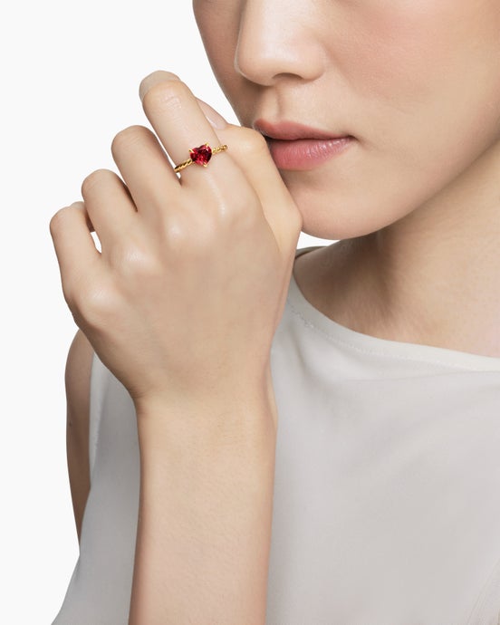 Chatelaine® Heart Ring in 18ct Yellow Gold with Garnet, 7mm