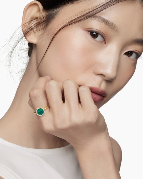 Petite DY Elements® Ring in 18K Yellow Gold with Malachite and Diamonds, 11.3mm