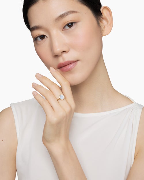 Womens Petite DY Elements® Ring in 18K Yellow Gold with Mother of Pearl and Diamonds, 11.3mm