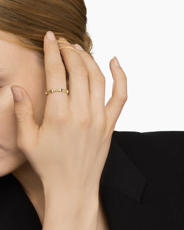 Bague à superposer Cable Collectibles® en or jaune 18 carats avec pavé de saphirs bleus, 2 mm