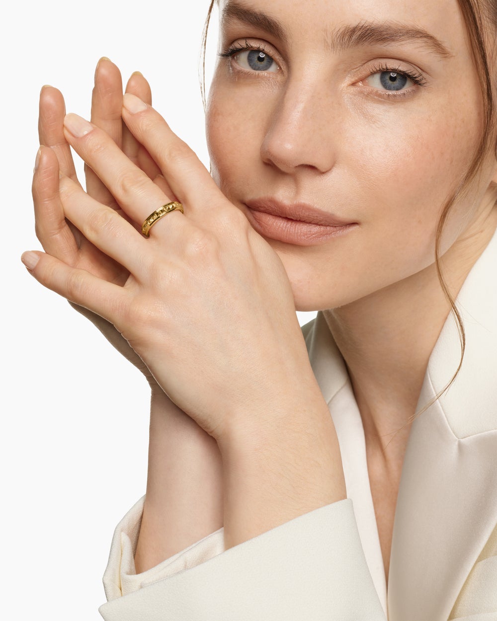 Womens Pyramid Band Ring in 18K Yellow Gold, 4mm