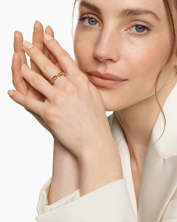 Pyramid Band Ring in 18K Yellow Gold, 4mm