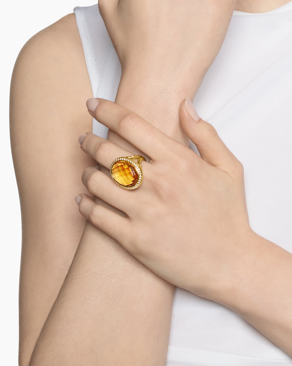 Womens Albion Oval Ring in 18K Yellow Gold with Diamonds, 21mm