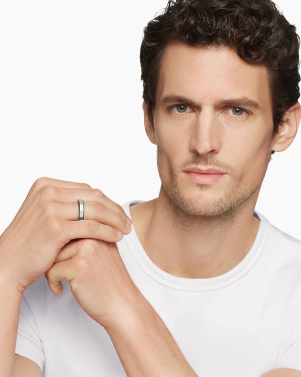 Faceted Band Ring in Grey Titanium, 6mm