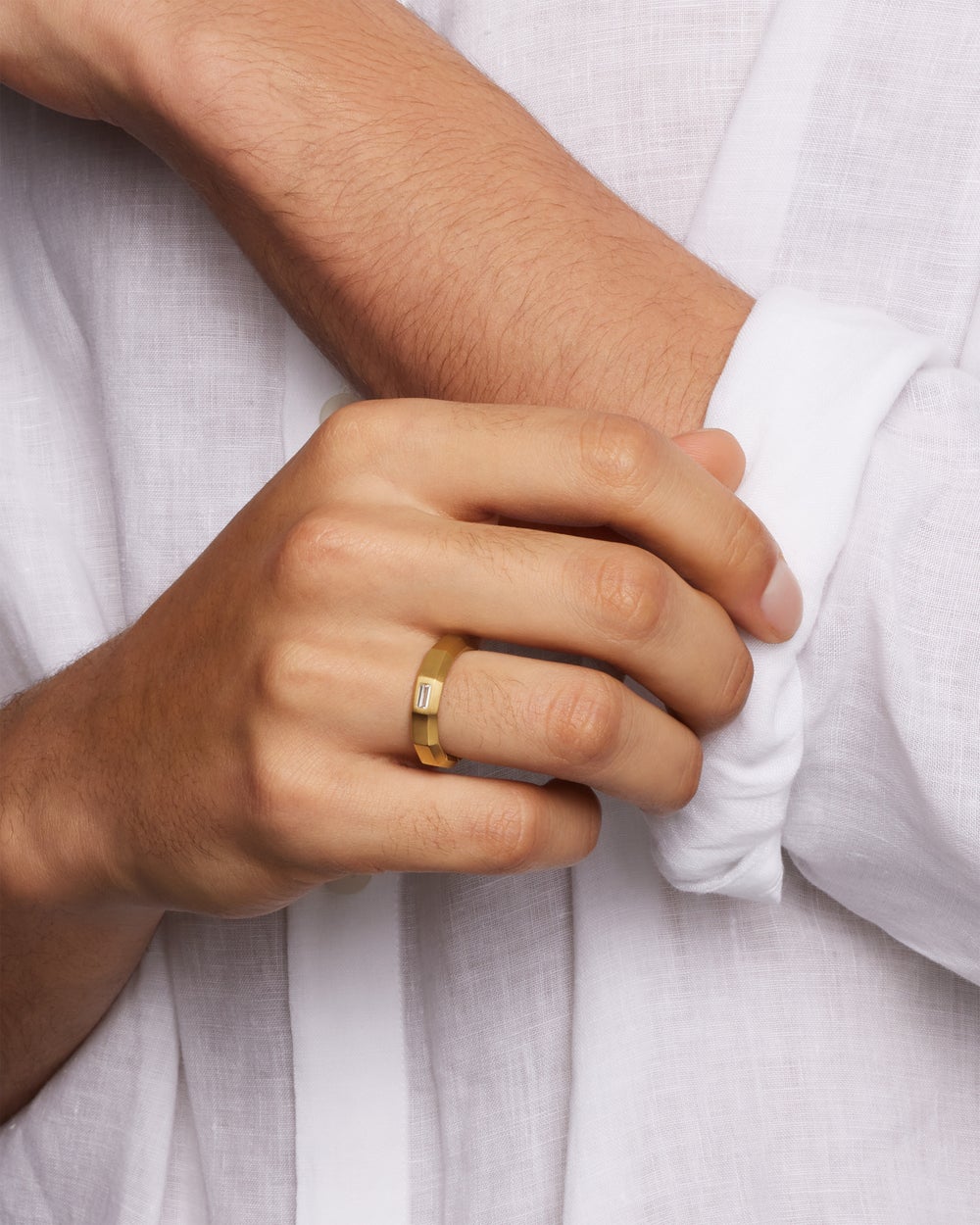 Mens Faceted Band Ring in 18K Yellow Gold with Center Diamond, 6mm