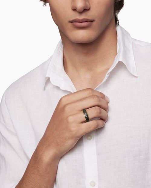 Anneau torsadé Faceted Forged Carbon avec or jaune 18 carats, 8 mm