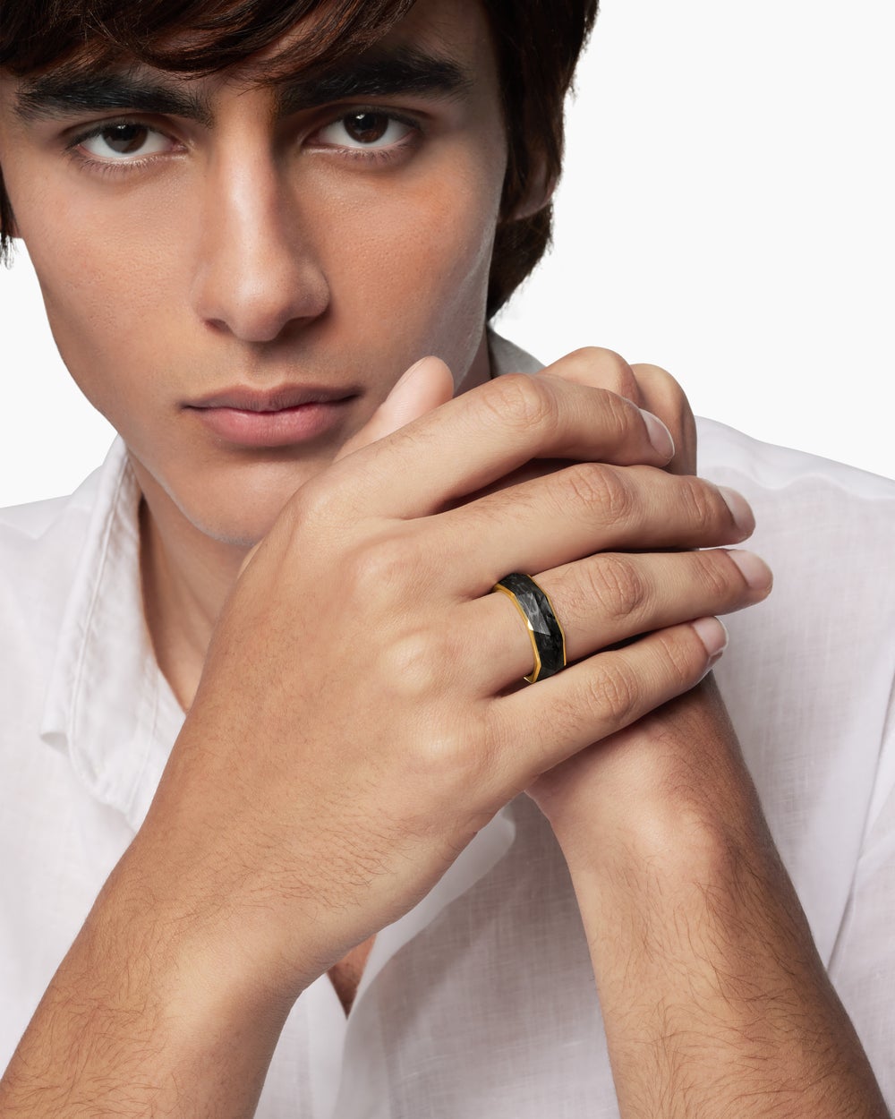Anneau Faceted serré Forged Carbon en or jaune 18 carats, 8 mm hommes