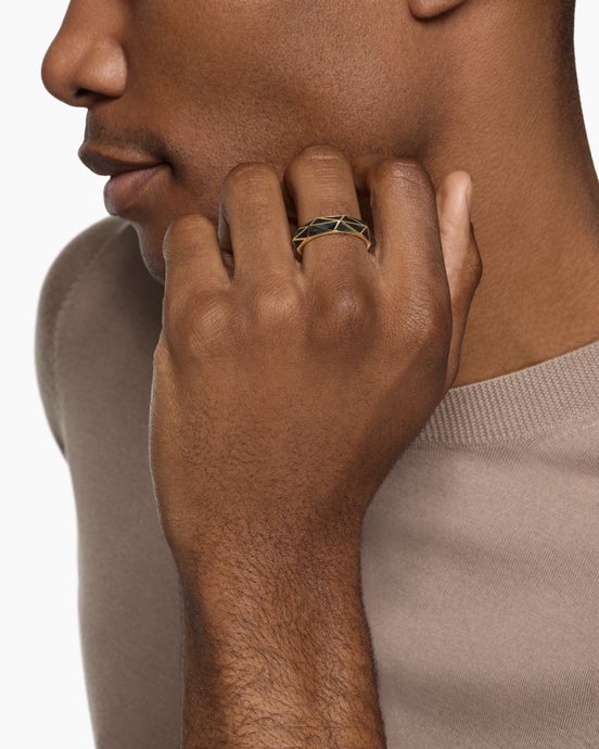 Faceted Band Ring in 18K Yellow Gold with Forged Carbon, 6.2mm