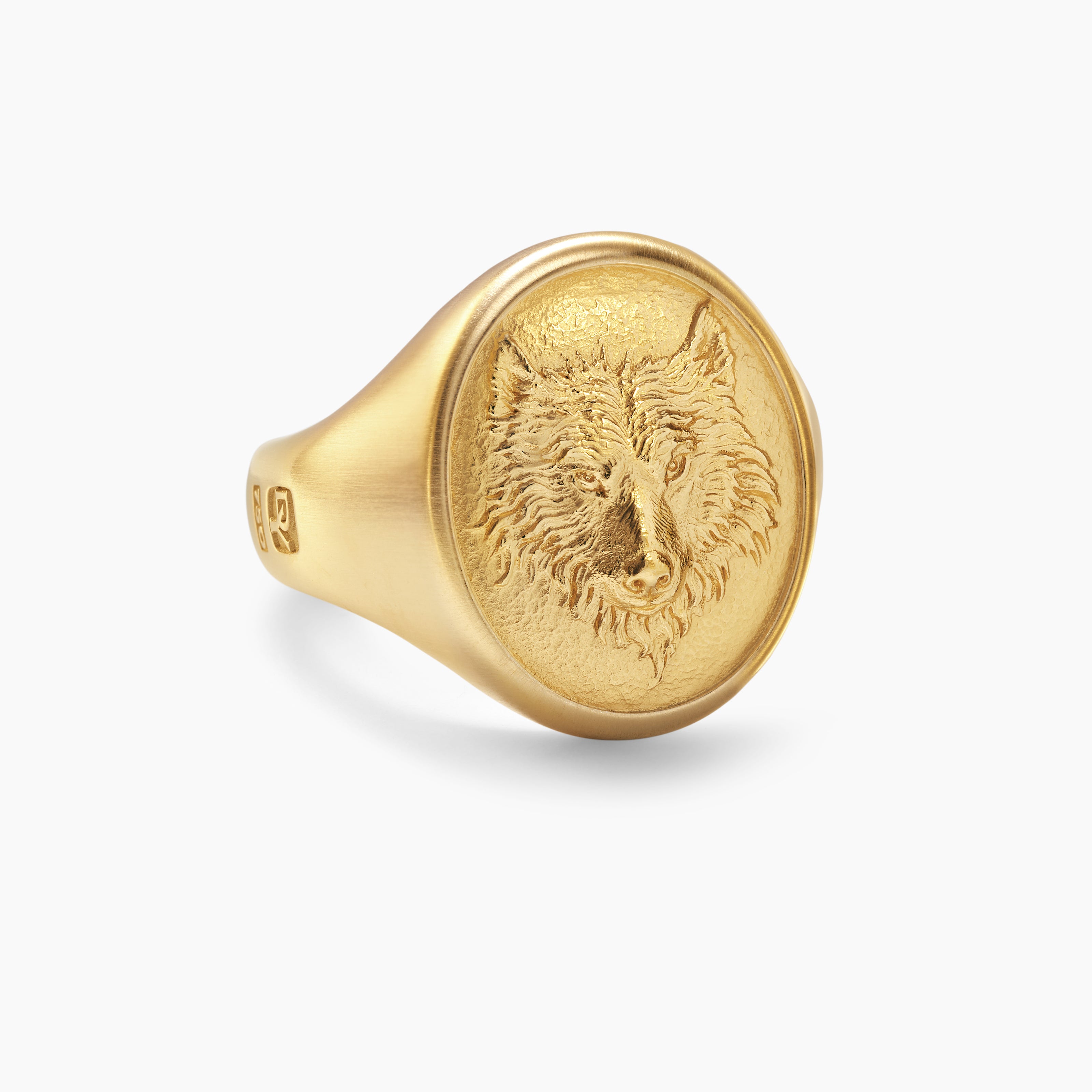 Mens Petrvs Wolf Signet Ring in 18K Yellow Gold, 21.5mm