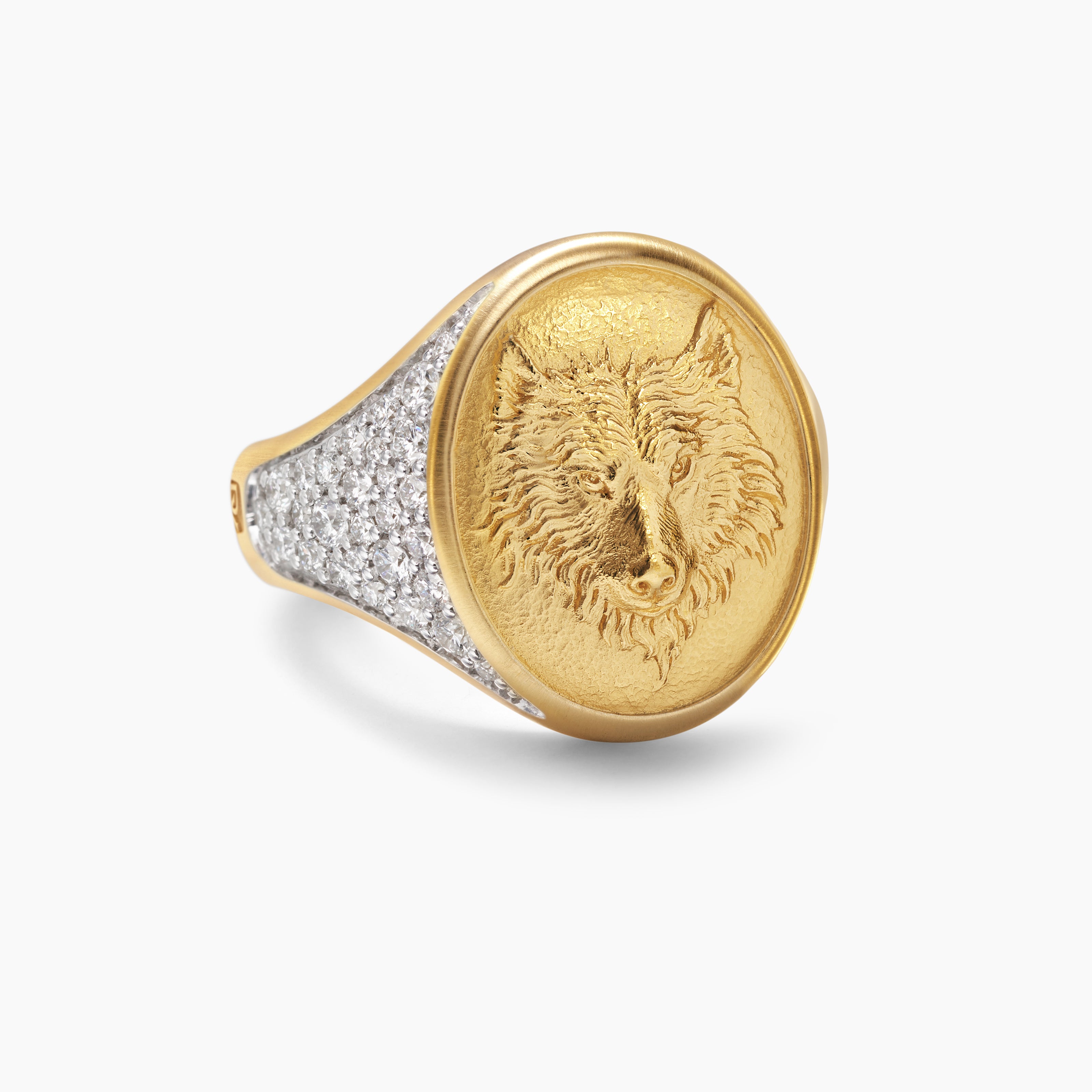 Mens Petrvs Wolf Signet Ring in 18K Yellow Gold, 21.5mm