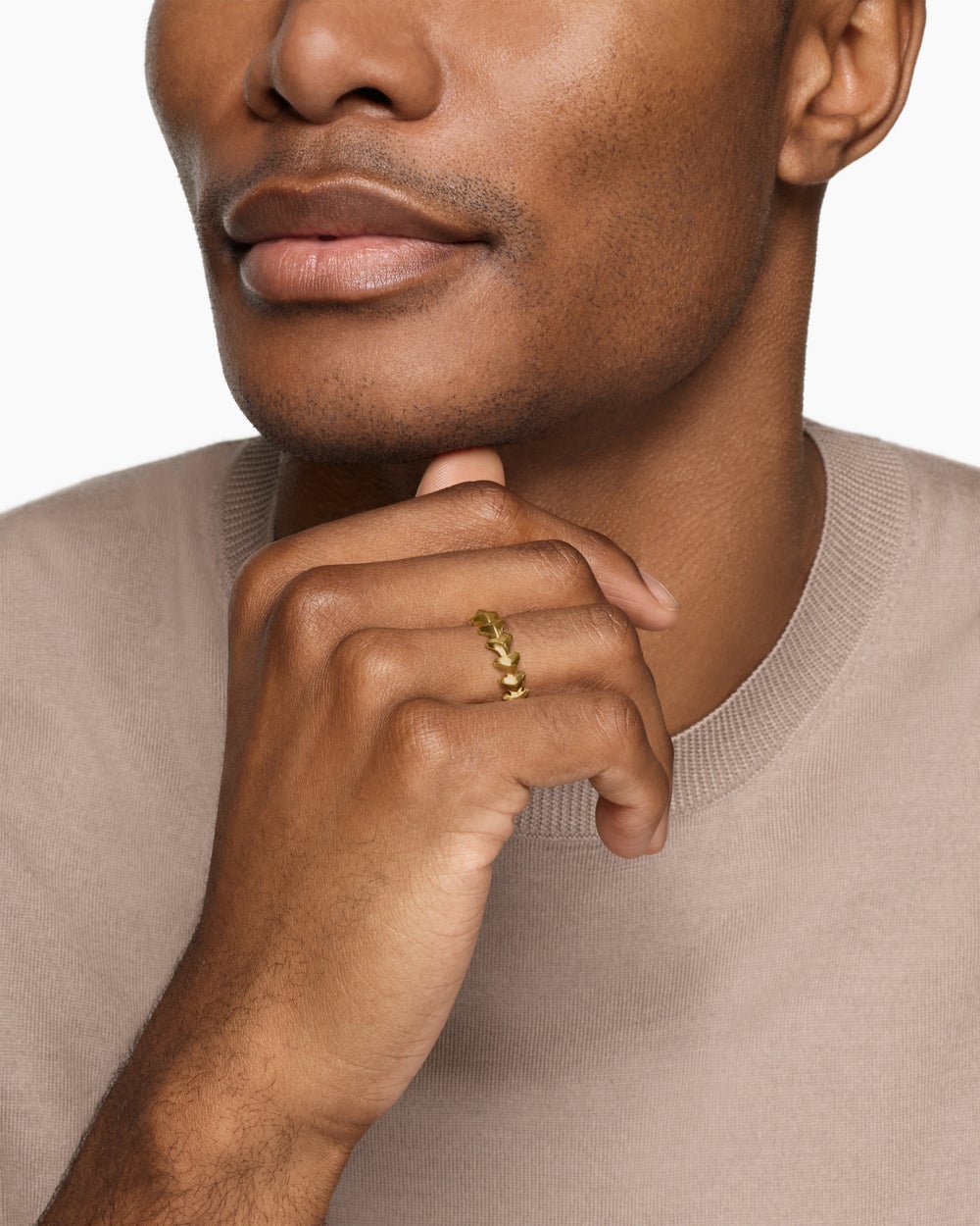 Mens Armoury Band Ring in 18K Yellow Gold, 6.2mm