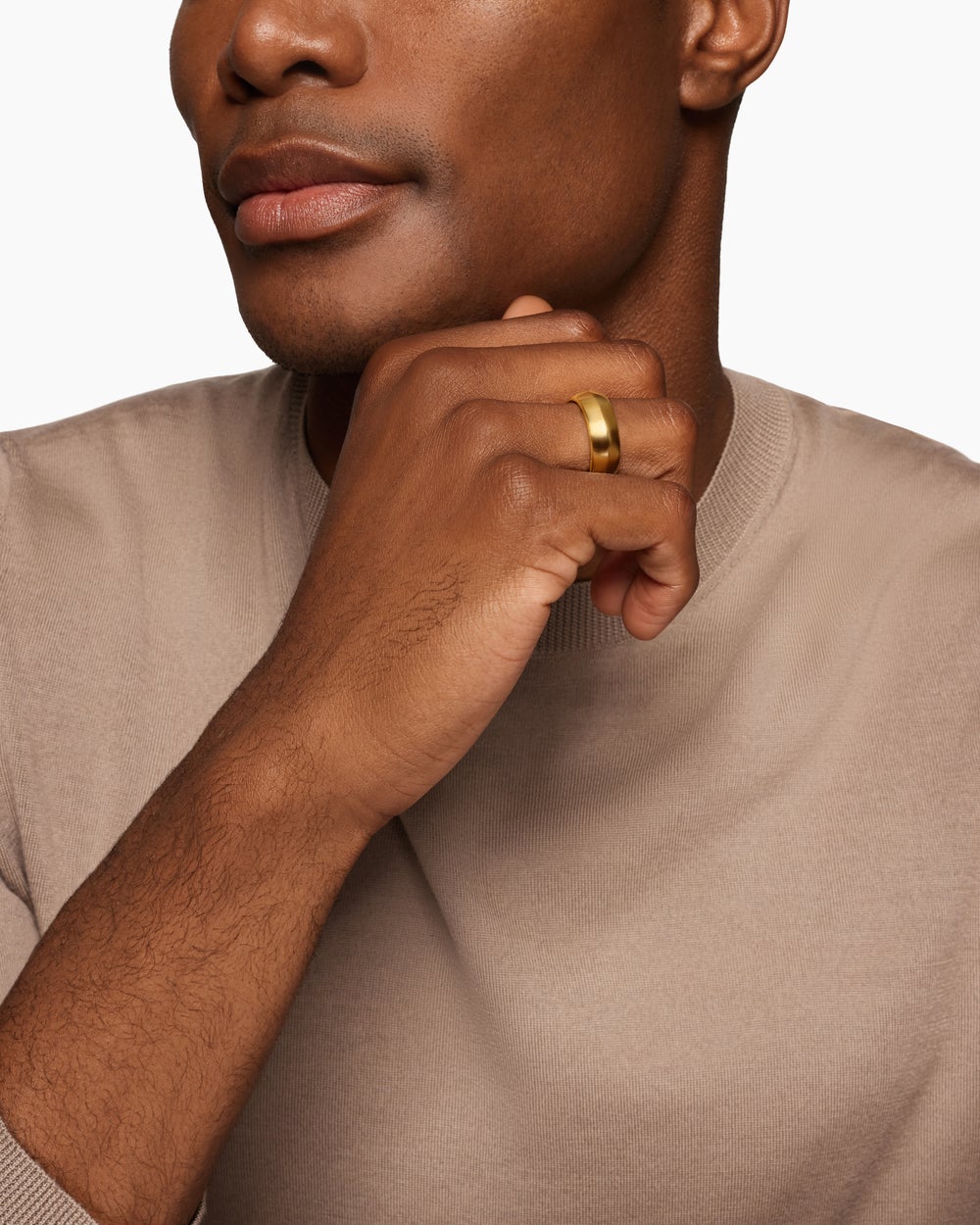 Mens Knife Edge Band Ring in 18K Yellow Gold, 8mm