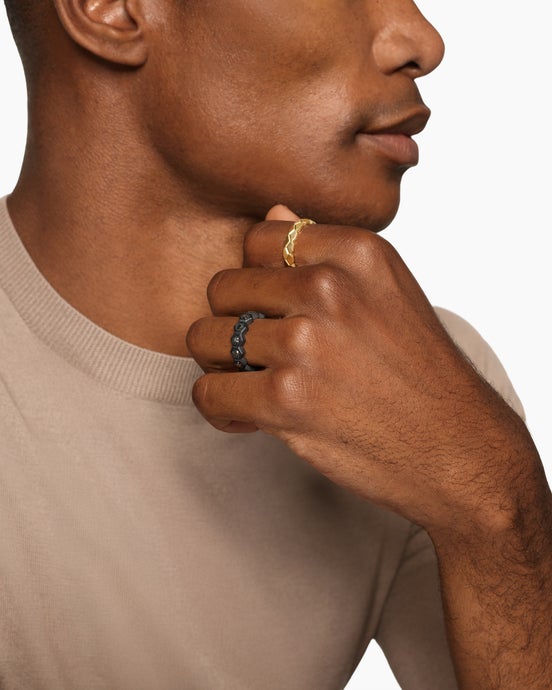 Bague à superposer Hex en titane noir avec or jaune 18 carats et diamants noirs, 9,3 mm
