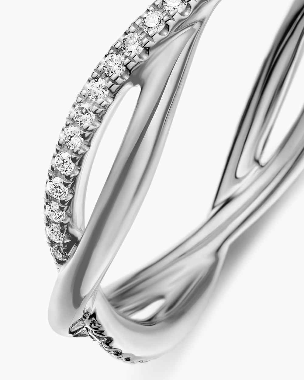 Womens DY Infinity Band Ring in Platinum with Diamonds, 4.18mm