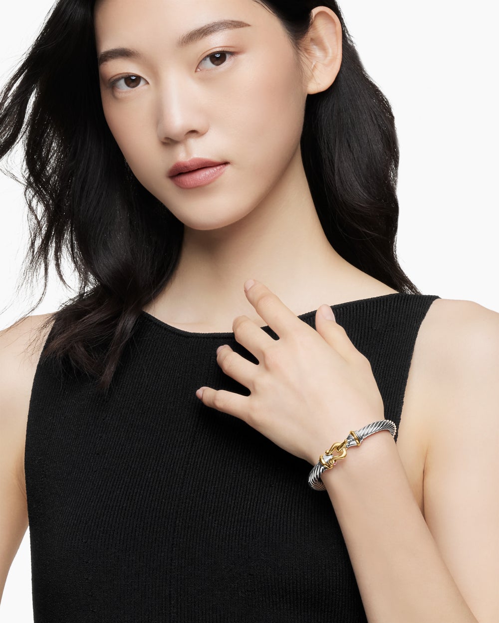 Womens Buckle Classic Cable Bracelet in Sterling Silver with 18K Yellow Gold and Rhodolite Garnets, 7mm