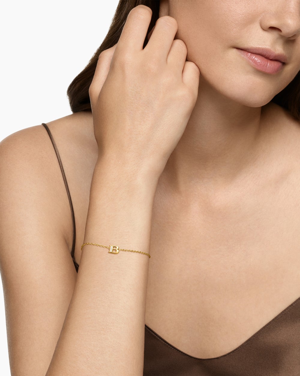 Bracelet-chaînette avec initiale Petite Pavé en or jaune 18 carats avec B en diamants femmes