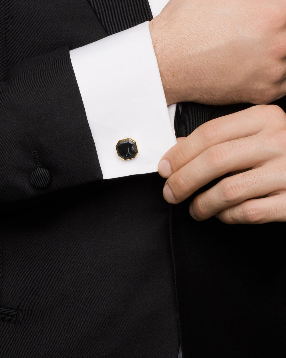 Mens Streamline® Cufflinks in 18K Yellow Gold with Forged Carbon, 15mm