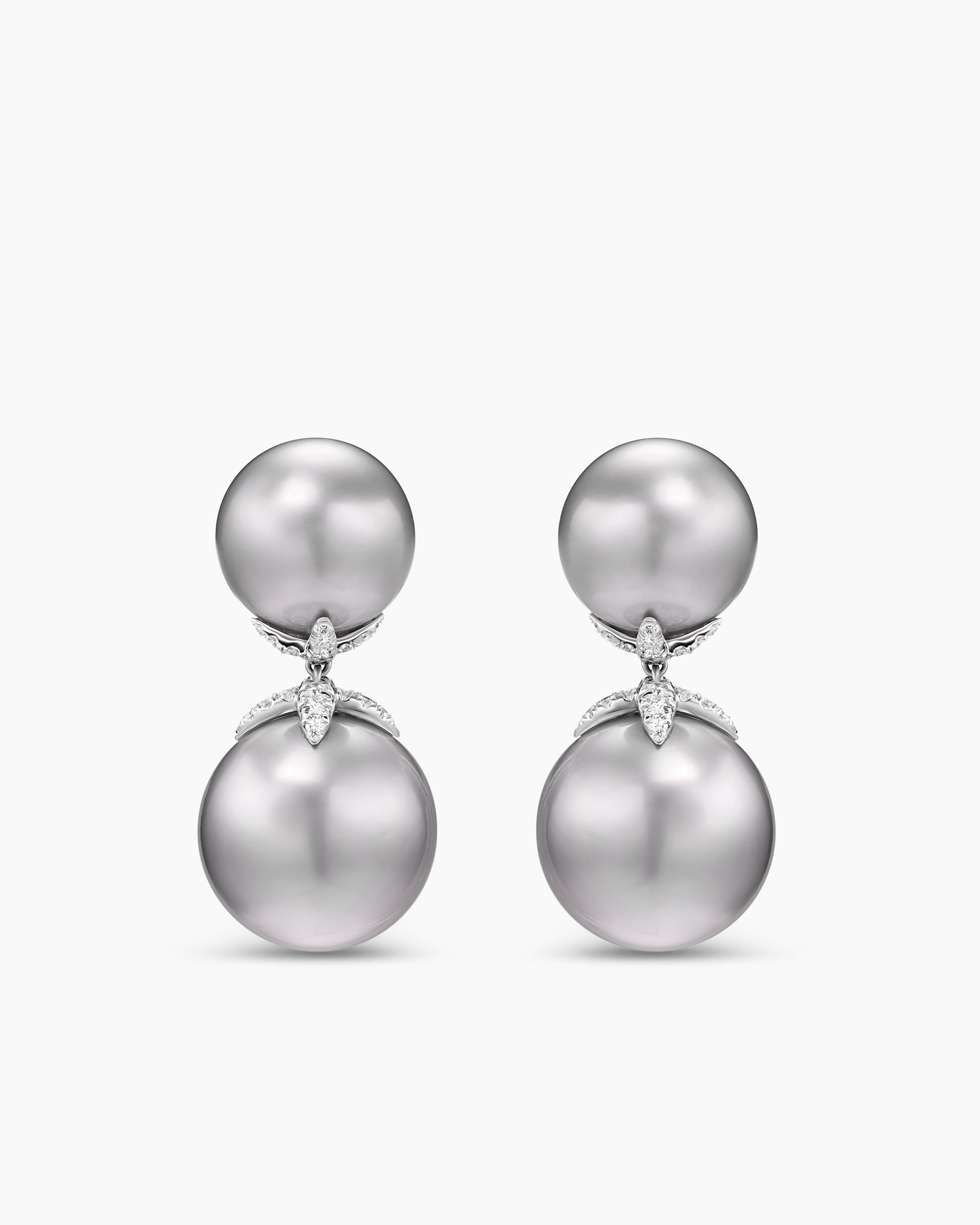 Boucles d&rsquo;oreilles Perle grise de Tahiti DY Lumina en or blanc avec diamants femme 