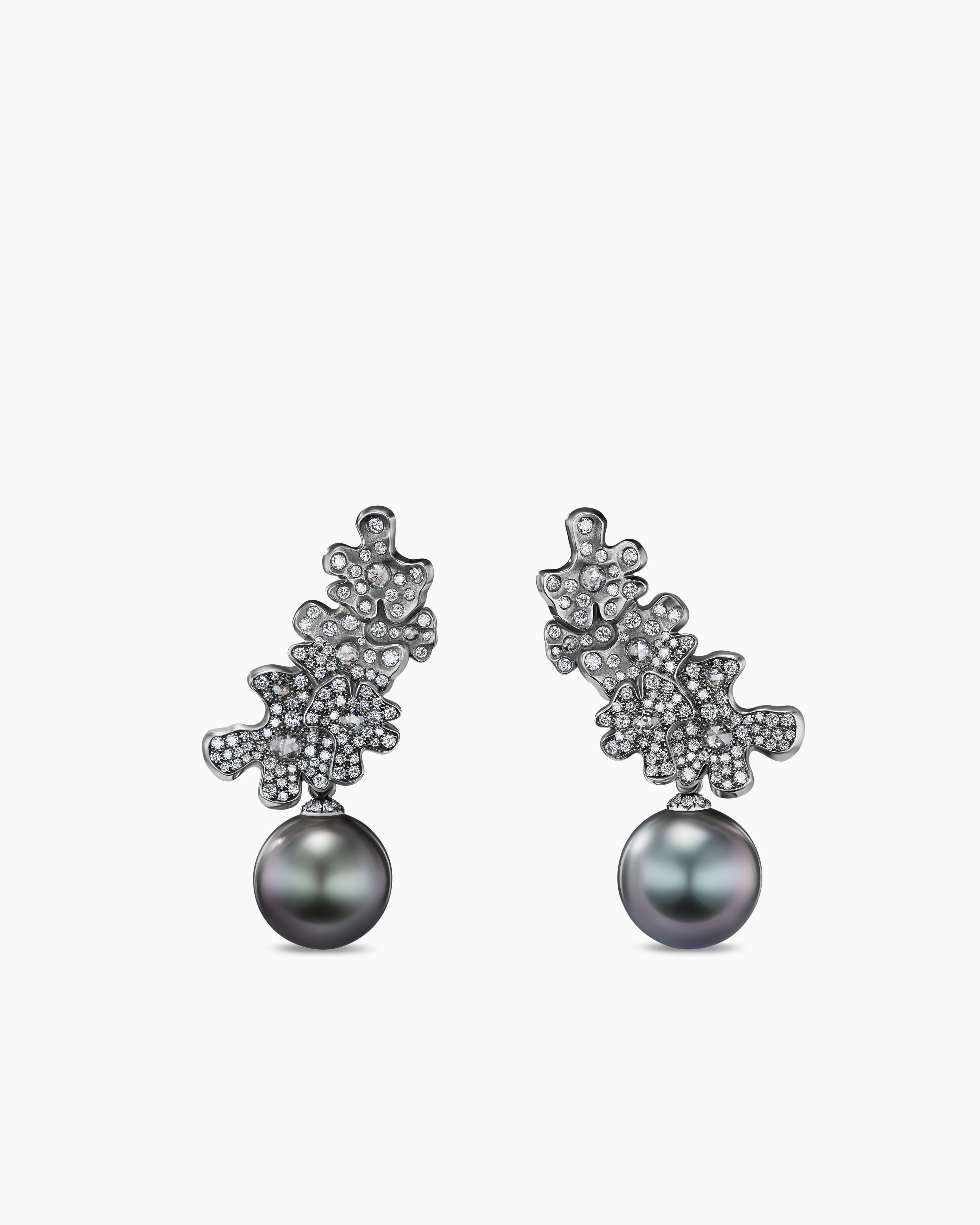 Boucles d&rsquo;oreilles montantes Petals et Perle grise de Tahiti en or blanc avec rhodium noir et diamants femme 