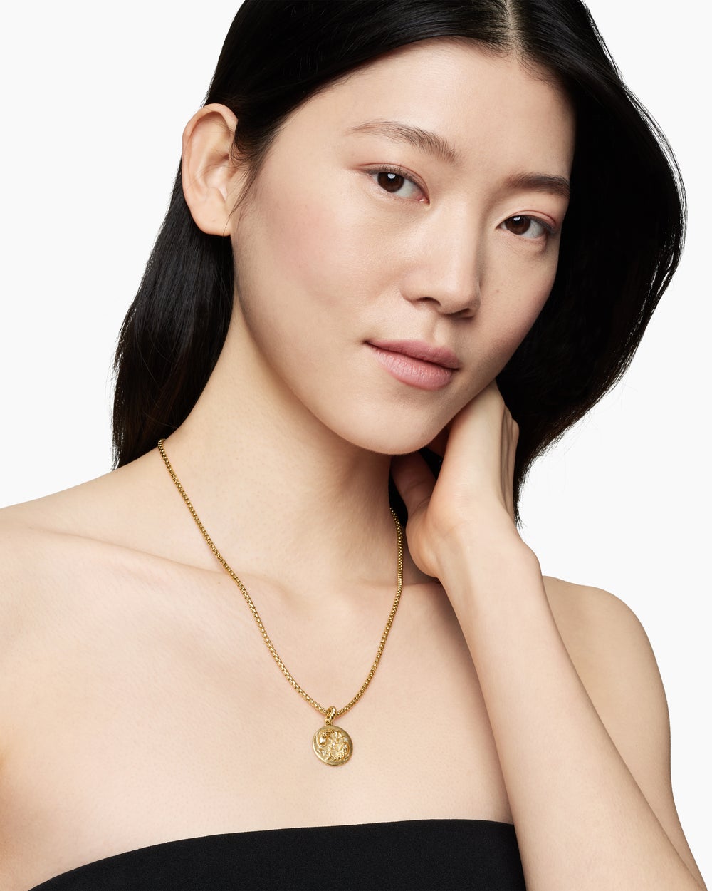 Womens Pisces Amulet in 18K Yellow Gold with Diamonds, 19mm