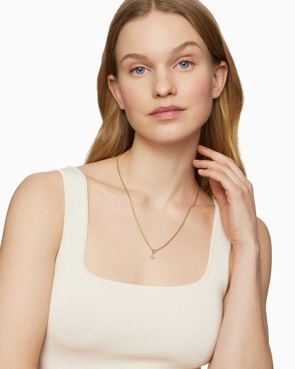 Pendentif initiale pavée en or jaune 18 carats avec A en diamant femmes