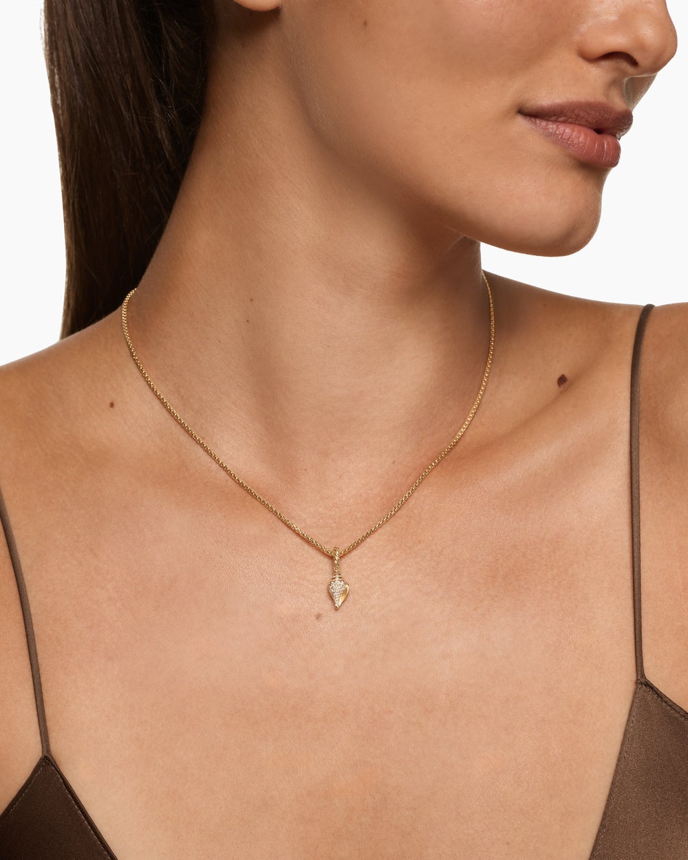 Womens Pavé Shell Amulet in 18K Yellow Gold with Diamonds, 12.8mm