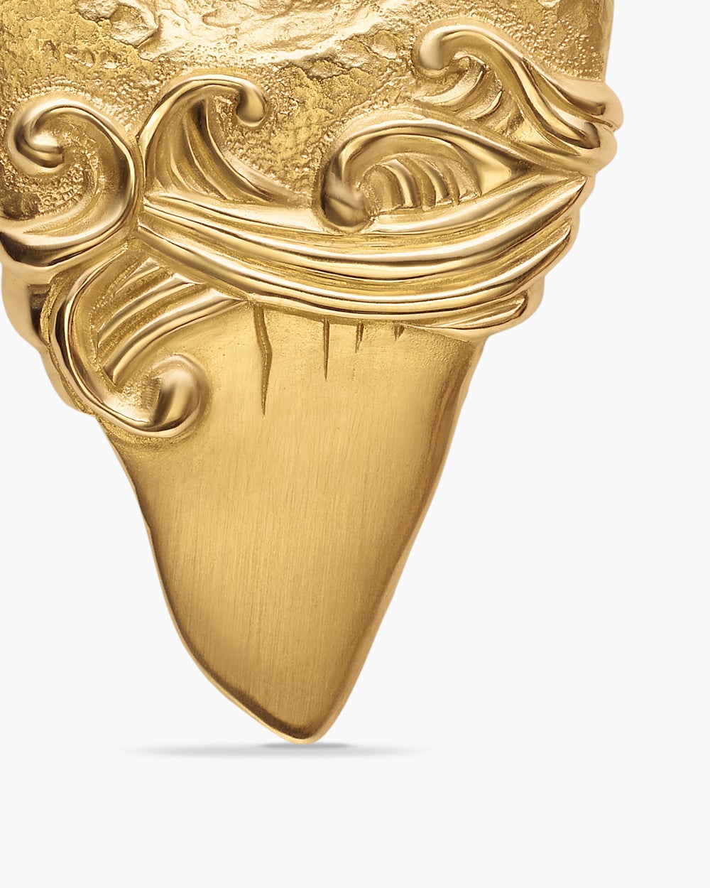 Mens Waves Shark Tooth Amulet in 18K Yellow Gold, 25mm
