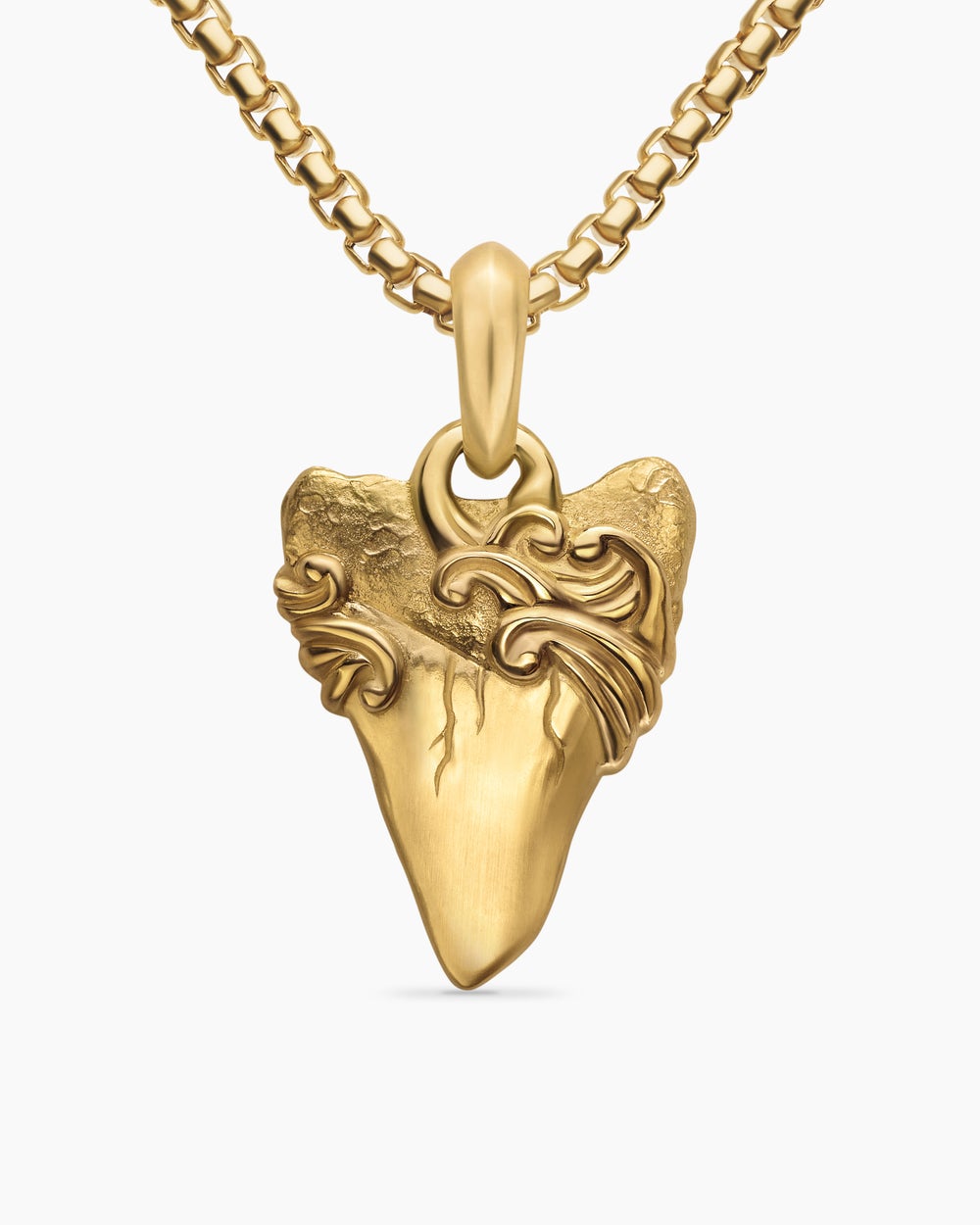 Mens Waves Shark Tooth Amulet in 18K Yellow Gold, 25mm