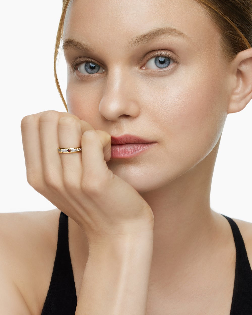 Womens Modern Renaissance Band Ring in 18K Yellow Gold with Diamonds, 4mm