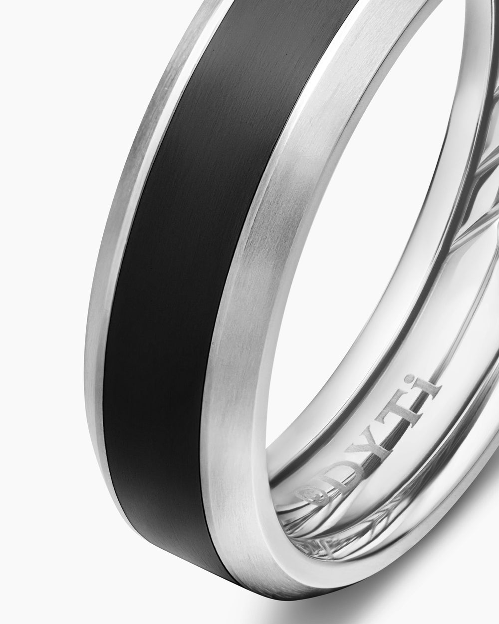 Anneau Beveled en titane gris avec titane noir, 6 mm