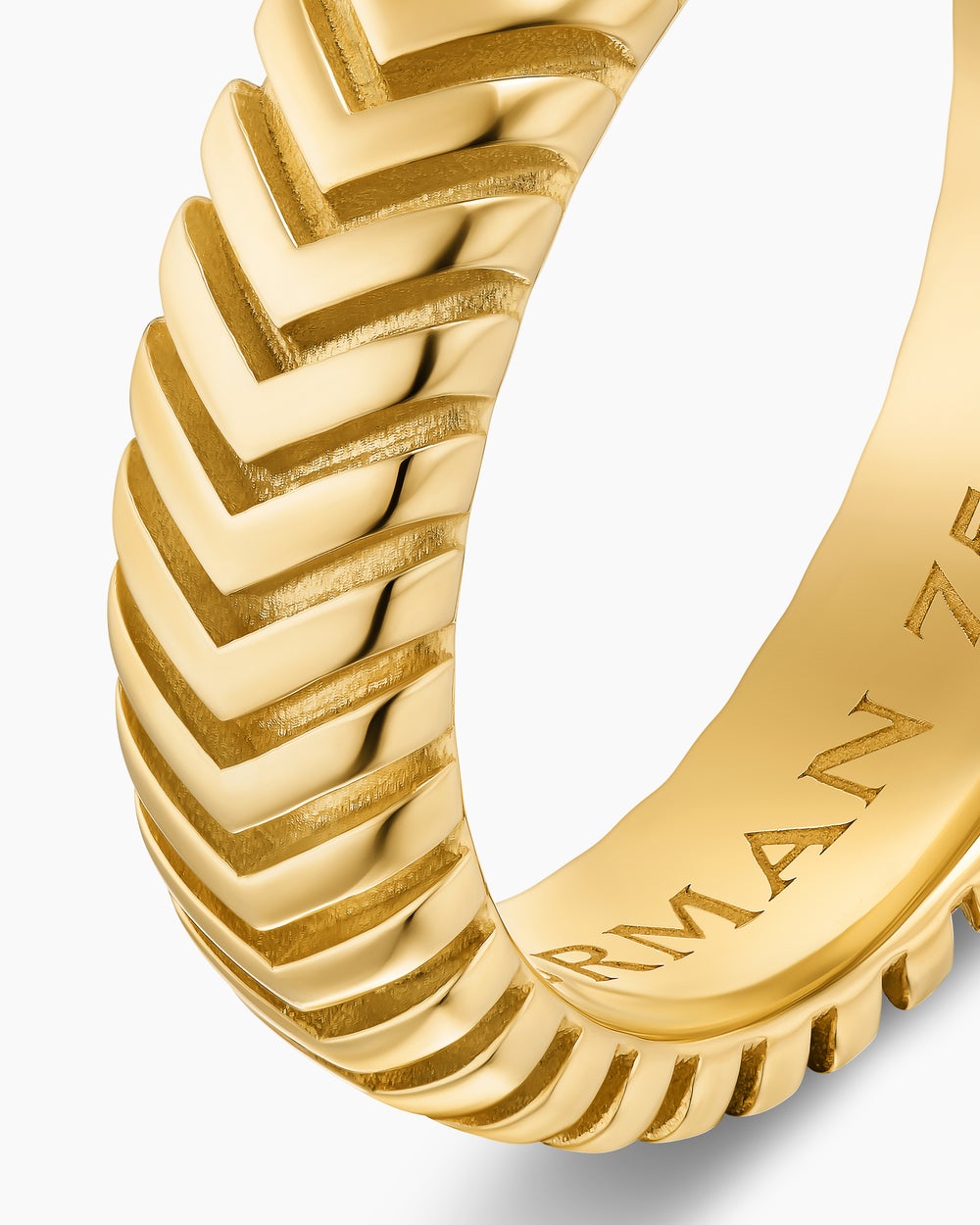 Mens Chevron Band Ring in 18K Yellow Gold, 6mm