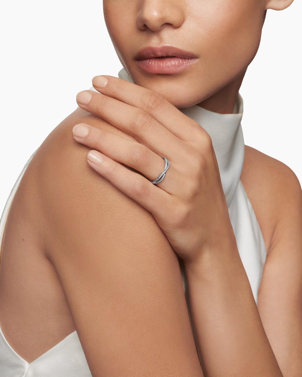 Womens DY Infinity Band Ring in Platinum with Diamonds, 4.18mm